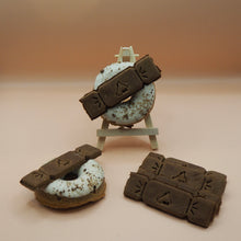 Load image into Gallery viewer, Christmas: Carob cracker dog doughnuts and biscuit pack